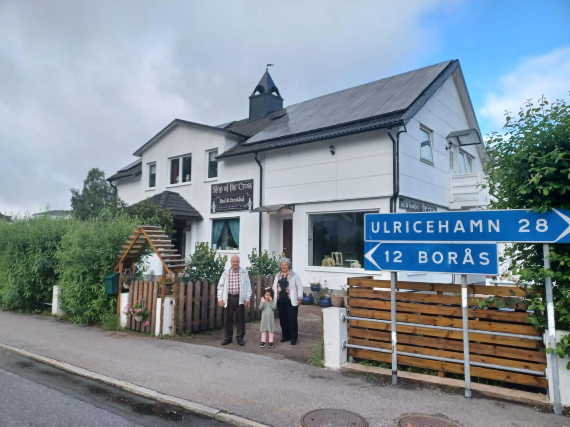 Stop At The Cross Boras Bagian luar foto
